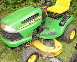 John Deere LA125 Lawn Tractor, Low Hours