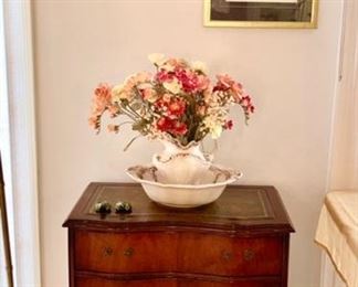 Beautiful vintage 4 drawer leather top chest, vintage pitcher & bowl, framed artwork