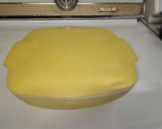 $12.00, Pyrex jello bowl shows minor wear 2.5 qt