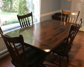 Drake, Smith & Co pine table and chairs, two leaves