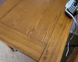 wood end table detail