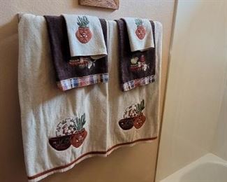 Decorative towel set