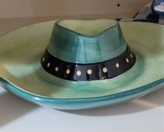 Hat shaped chip and dip plate