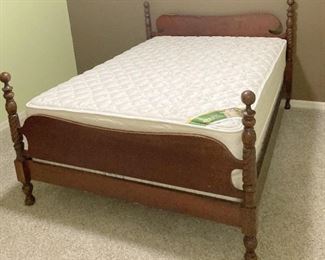 MID CENTURY VINTAGE DOUBLE BED WITH LIKE NEW SERTA MATTRESS SET. 