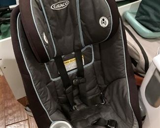 GRACO 8-POSITION CAR SEAT. TOP QUALITY