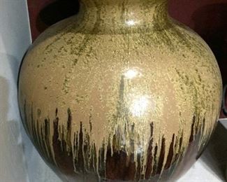 ONE OF MULTIPLE NICE VASES BEING SOLD