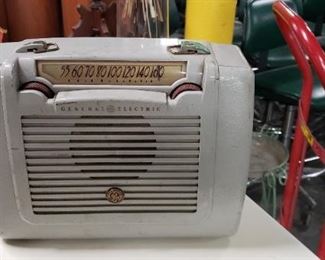 Vintage GE General Electric  Model #150 Tube Am Radio Space Age Gray Works   Call
