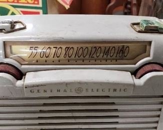 Vintage GE General Electric  Model #150 Tube Am Radio Space Age Gray Works   Call