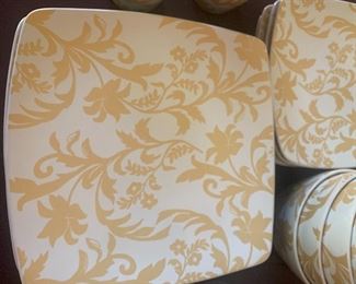 #1070A  - Roscher 4 place settings with dinner plates, salad plates, bowls, and mugs (16 pieces total) - $80