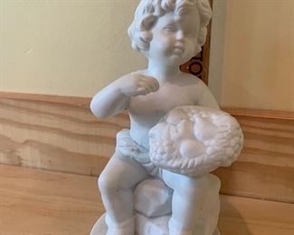 #1552C - UCGC porcelain figurine - $8