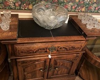 Server - top opens and closes; lovely punch bowl & cups