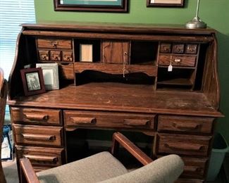 Roll top desk