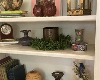 Bookshelf décor