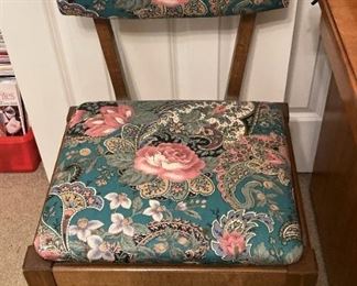 Sewing machine chair