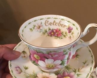 Royal Albert, Bone China October
Flower of the Month Series
“Cosmos”