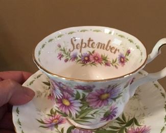 Royal Albert, Bone China September
Flower of the Month Series
“ Michaelmas Daisy”