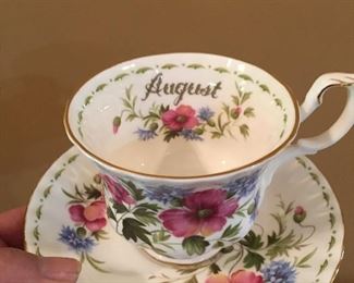 Royal Albert, Bone China August
Flower of the Month Series
“Poppy”