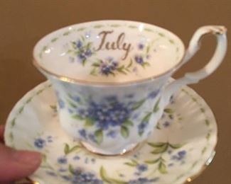 Royal Albert, Bone China July
Flower of the Month Series
“Forget Me Not”