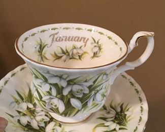Royal Albert, Bone China January
Flower of the Month Series
“Snowdrops”