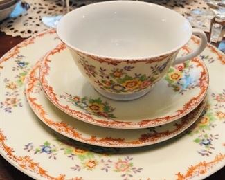 Beautiful 40 Pc Set of Vintage EJ1 Emico
Made in Japan