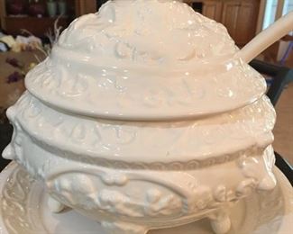 Lovely Elpa Alcobaca Soup Tureen, Platter and Ladel
Made in Portugal!!!