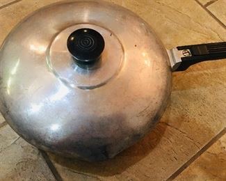 Vintage Wagner Ware Magnalite Deep Chicken Frying Pan with Lid
#4569