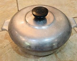 Vintage Wagner Ware Magnalite
Small Dutch Oven with Lid
#4054