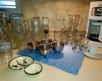 Glasses, coffee cups 
