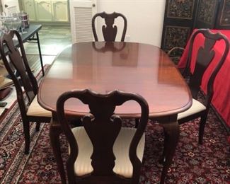 Beautiful Cherry Stained Table Four Chairs