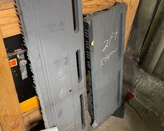 Cast iron baseboard radiators 