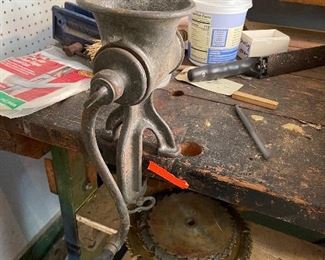 Counter mounted grinder 