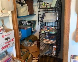 Sewing machine (1 of at least 3), Sewing/Craft items