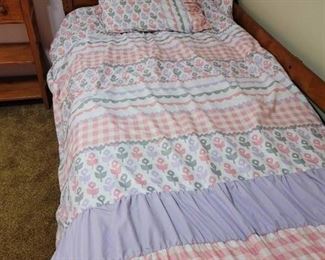 Twin sized Comforter and Pillow