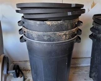 3 30 gallon trash barrels with lids