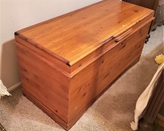 Lane cedar chest
