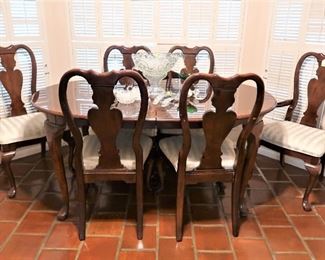 Pristine dining table and chairs, with leaves