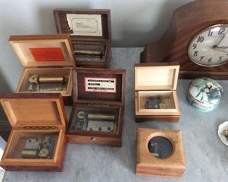 A very nice collection of music boxes. Several are Thorans
