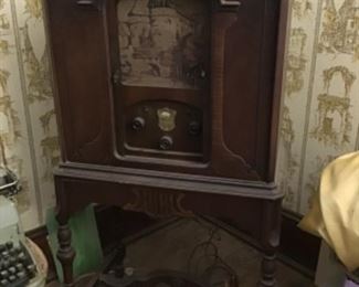 Antique Atwater Kent Radio, Very Nice probably from the 1920s