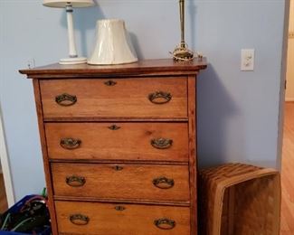 Oak chest of drawers