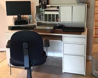 Computer desk 