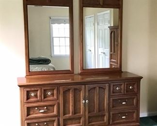 Thomasville Dresser w/ two Mirrors 