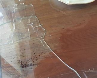 Area on table with discoloration -crack on glass 