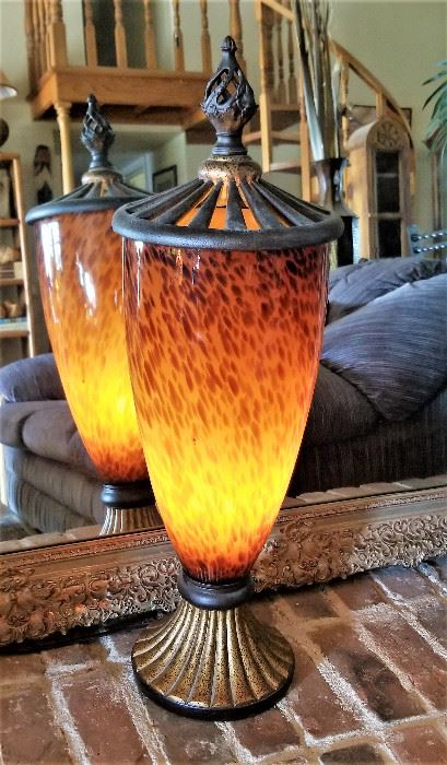 Gorgeous table lamp.
