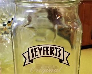 Seyfert's Butter Pretzels glass jar.