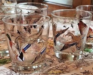 Set of duck glasses.