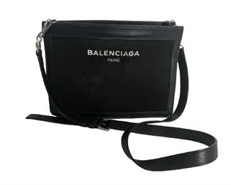 Shoulder Bag Balenciaga
-Front Logo Crossbody Pochette
-Black Canvas Front Logo Canvas/Black smooth Leather
-Black Leather
-Silver Hardware
-26*19*8cm
-Strap, Spare Strap, Dustbag
-AAN0266