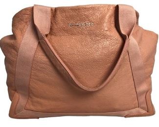 Shoulder Bag Balenciaga
-Cabas MM Peach Calf Leather
-Distressed Leather Peach Leather
-Silver Brass Hardware
-40*33*13cm
-AAP6847
Luxury women's accessories, ladies handbags, luxe designer purses, high fashion accessory, fashion styles and trends