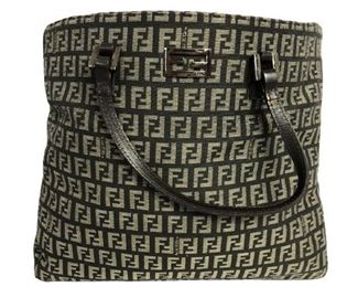 Shoulder Bag Fendi Top Handle Tote
-Dark Brown Zucca Canvas
-Dark Brown Leather
-Ruthenium Hardware
-30cm x 25cm x 8cm
-AAP8371
Luxury women's accessories, ladies handbags, luxe designer purses, high fashion accessory, fashion styles and trends