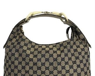 Shoulder Bag Gucci Horsebit Hobo
Beige/Navy Blue Monogrammed Canvas
Ivory Leather Straps
-Gold Hardware
-38cm x 21cm x 9cm
AAP8433
Luxury women's accessories, ladies handbags, luxe designer purses, high fashion accessory, fashion styles and trends