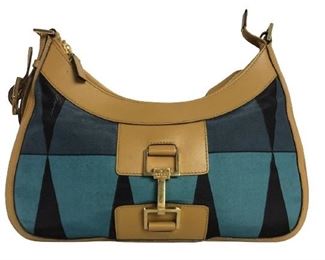 Shoulder Bag Gucci Frame Hobo
-Brown/Blue Geometric Patterned Canvas
-Brown Leather
-Gold Hardware
-30cm x 1 cm x 21cm
-AAP8942
Luxury women's accessories, ladies handbags, luxe designer purses, high fashion accessory, fashion styles and trends